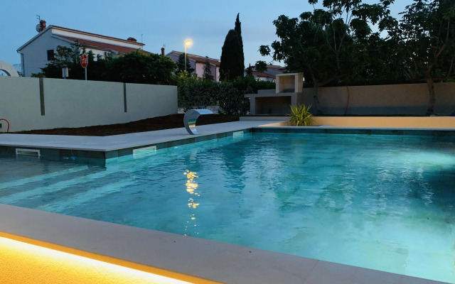 Apartments And Rooms Midnight Banjole