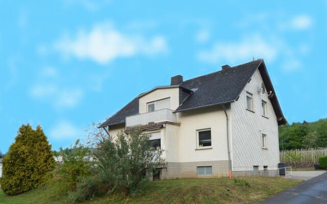 Cozy Apartment in Neumagen-Dhron near Lake Mosel with Garden