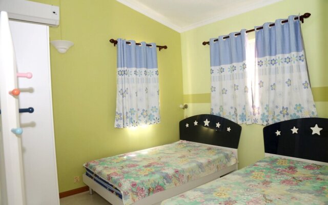 House with 2 Bedrooms in Grand Gaube, with Pool Access, Terrace And Wifi