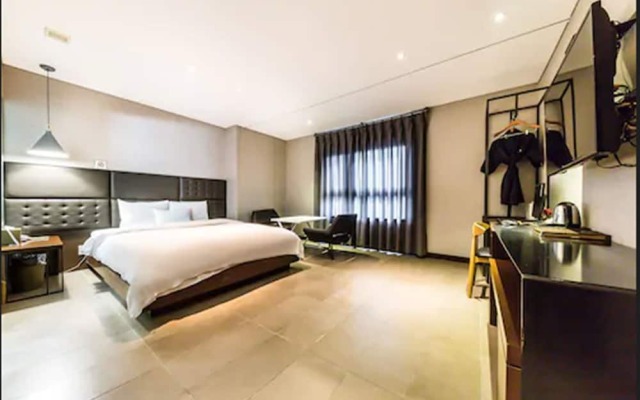 F HOTEL Yeongdeungpo