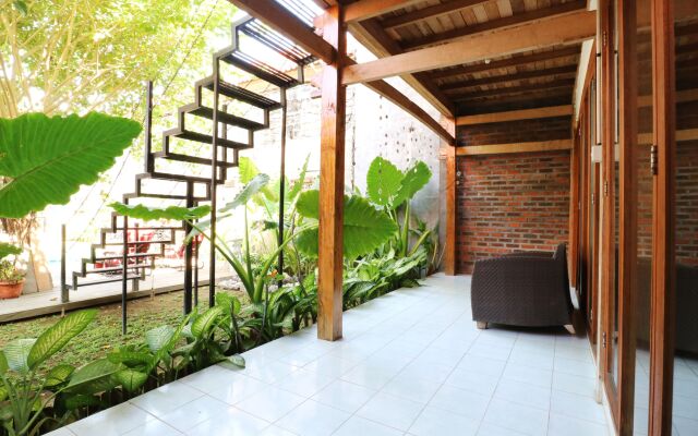 Indopurejoy House - Komala Indah Cottages - Hostel