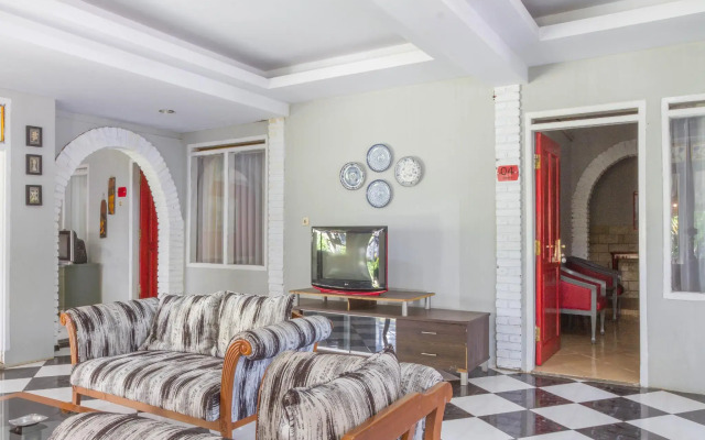 RedDoorz Plus @ Otista Garut