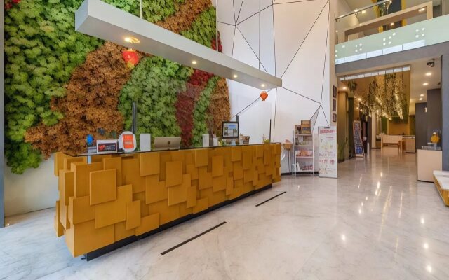 Ascent Hotel and Cafe