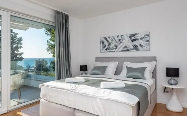 Sunset apartment with private pool and jacuzzi
