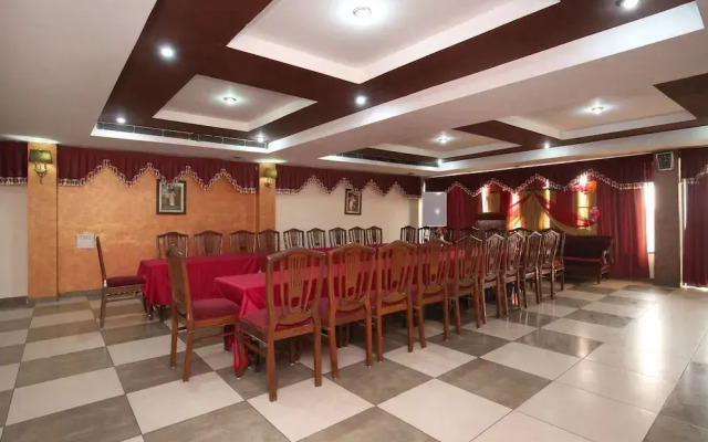 OYO 9985 Hotel Sekhon Grand