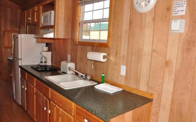 Arrowhead Camping Resort Deluxe Cabin 4