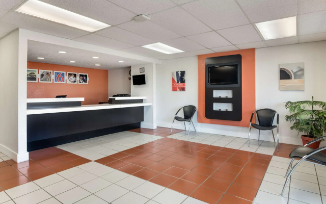 Motel 6 Youngstown, OH