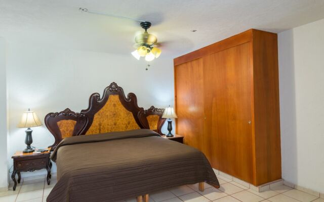 Suites Poliforum Inn