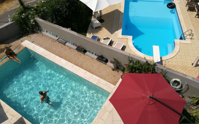 Art House Margine Rosso
