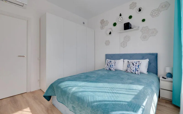 Хэппи Пипл на ул. Героя России Филиппова, д. 10