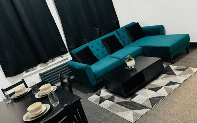 Elegant 2-bedroom Apartment Near City Centre