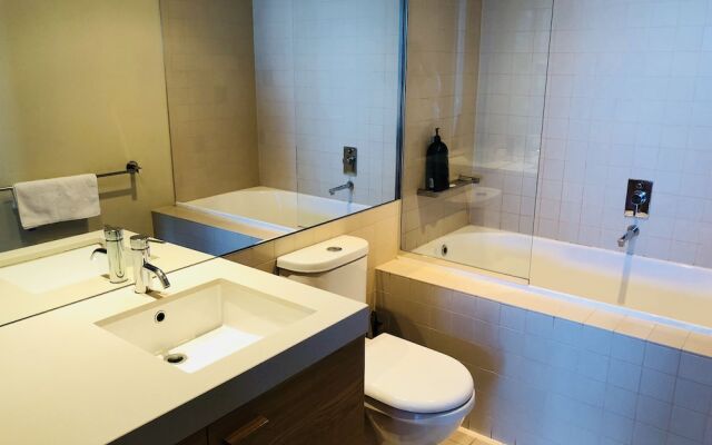 Astonishing Docklands View Deluxe Room
