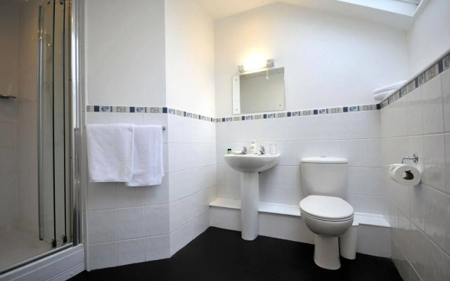 St John's Lodge (incl off-site health club)