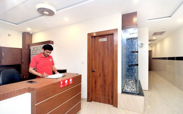 Oyo 18504 Hotel Safari