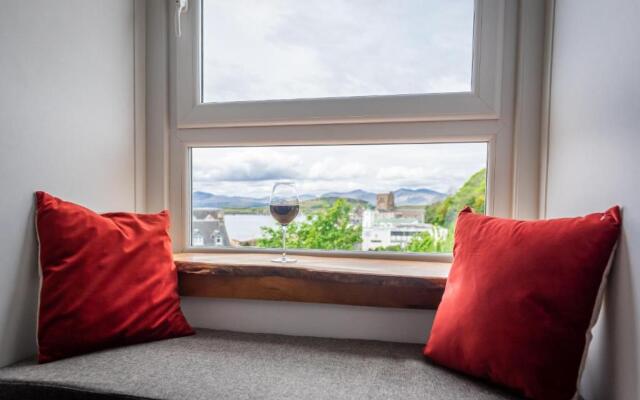 Burnbank Apartment