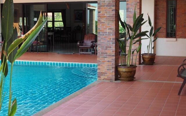 BaanNakaow Guesthouse
