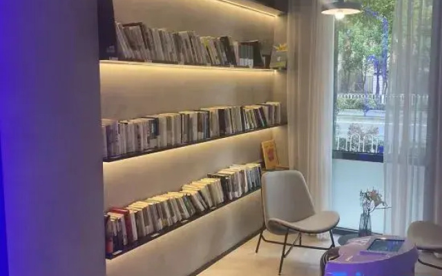 Shanghai Minhang Maqiao Atour Light Hotel