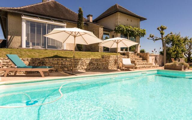 Cozy Villa in Saint-bonnet-la-rivière With Swimming Pool