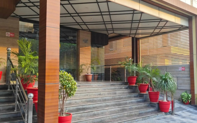 Pinnacle by Click Hotels, Lucknow