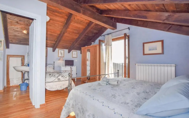 Stunning Home in Castelnuovo Calcea With Wifi and 7 Bedrooms