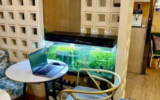 Shanghai Puyi Hotel (Yuyuan Laoximen Subway Station Branch)