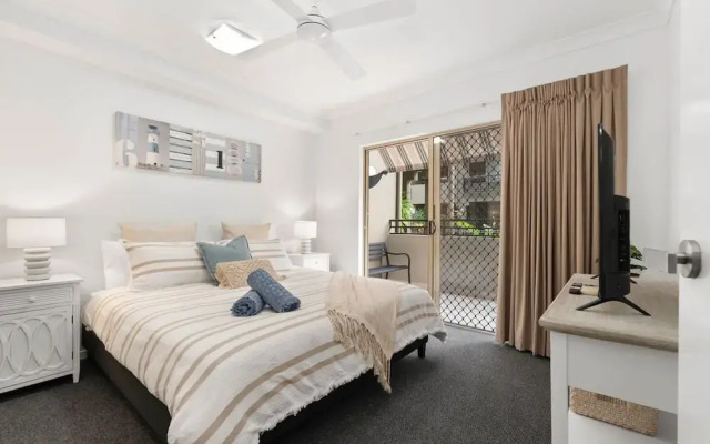 Lux Apartment Cairns - 9 Pools BBQ Gym