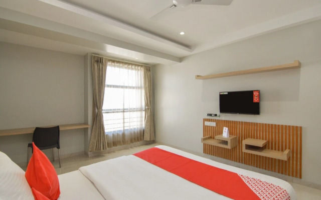 OYO Flagship 19307 Hotel Season Choice