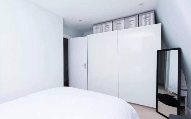 1 Bedroom Apartment In Vibrant Putney