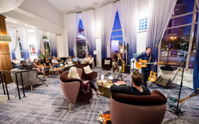 Saint Kate - The Arts Hotel