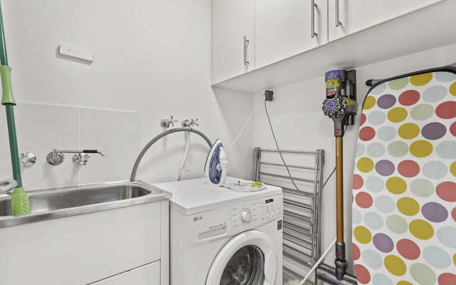 Scirocco, Unit 7, 21-23 Tomaree Street