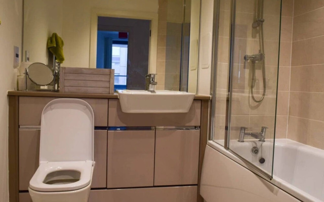 Modern Vauxhall Flat With Balcony