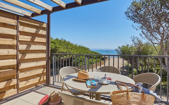 Apartment in Giens With Pool & Beaches Nearby