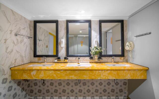 Little Charm Hanoi Hostel