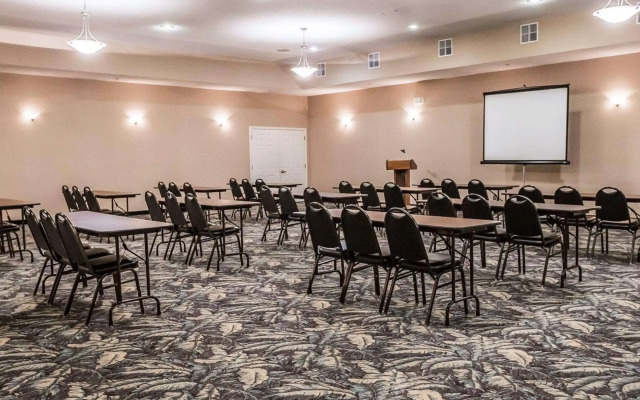 Quality Inn & Suites Dixon near I-88