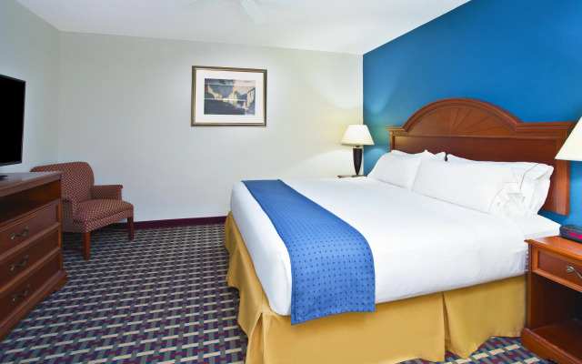 Holiday Inn Express & Suites Petoskey by IHG
