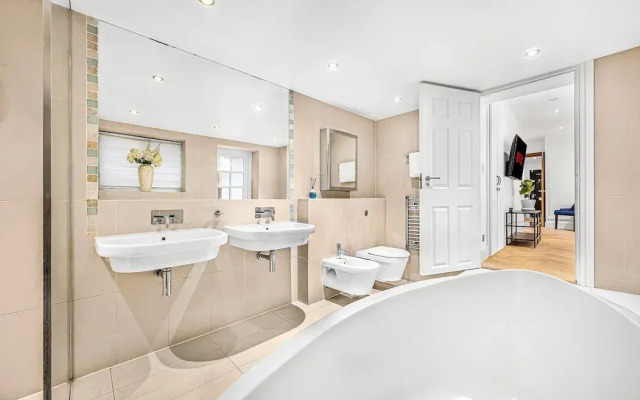 Fitzroy Garden - Fitzrovia - by Frankie