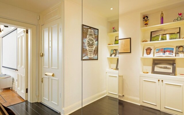 Bright 2 Bedroom Apartment in South Kensington