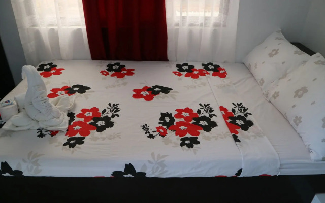 Chelle's Apartelle - Inn