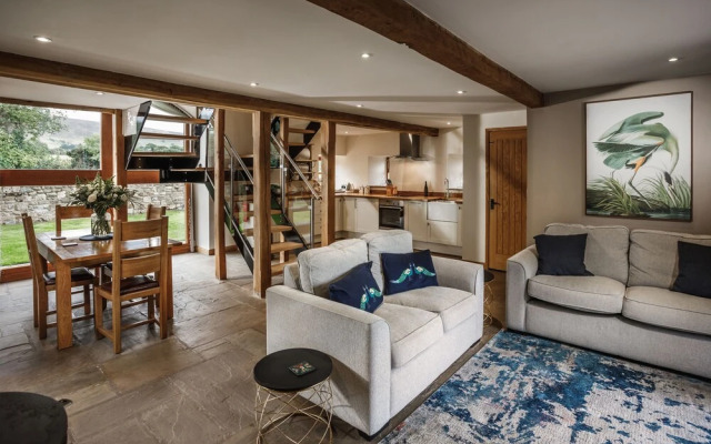 Beautiful Secluded 2-bed Barn With Woodfire Hottub