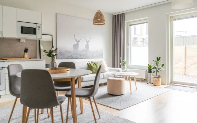 Spacious 1br with parking on the street
