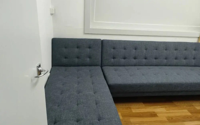 1 Double 2 single 2 Sofa Beds Suite 4