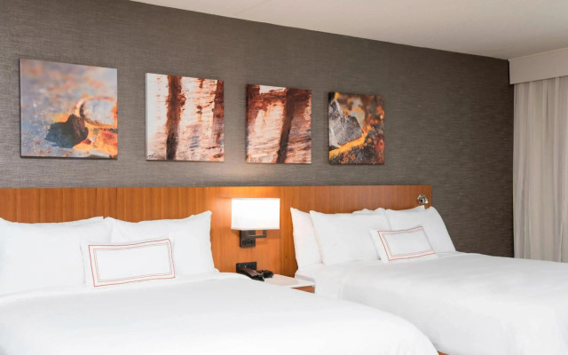 Sonesta Hotel Grand Rapids Airport