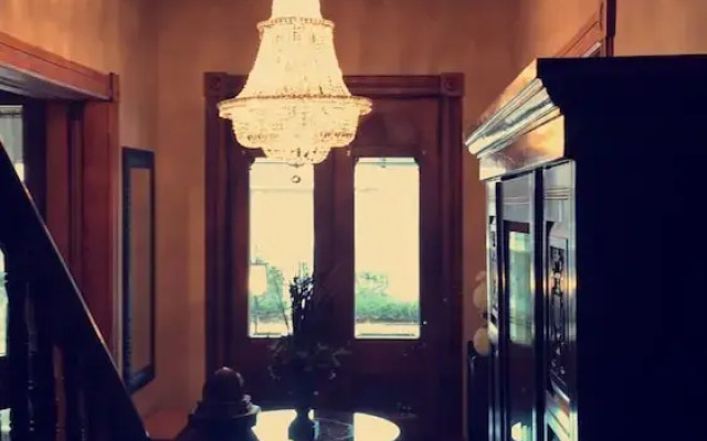 Evans Holly Grove Inn B&B