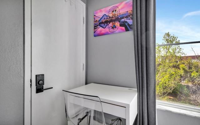 8303 Palm Disney