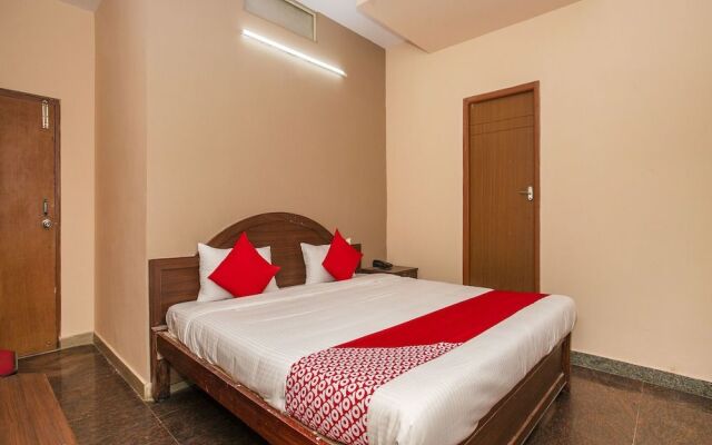 OYO 18626 Diamond Paradise