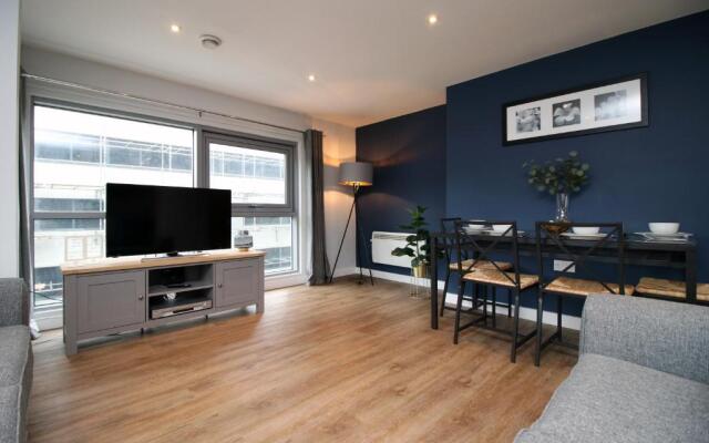 Violet's Corner Luxury Apartment by StayStaycations