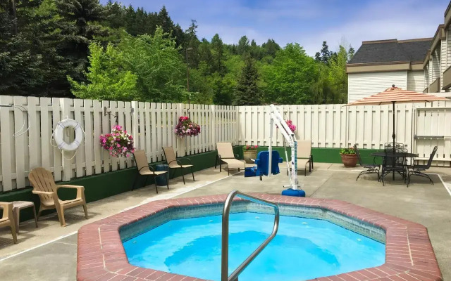GuestHouse Inn & Suites Poulsbo