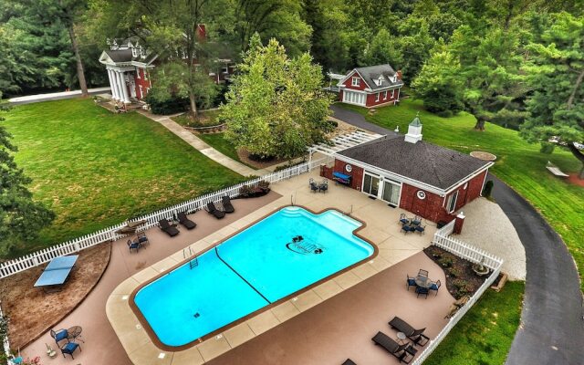 Inn on Crescent Lake Bed and Breakfast