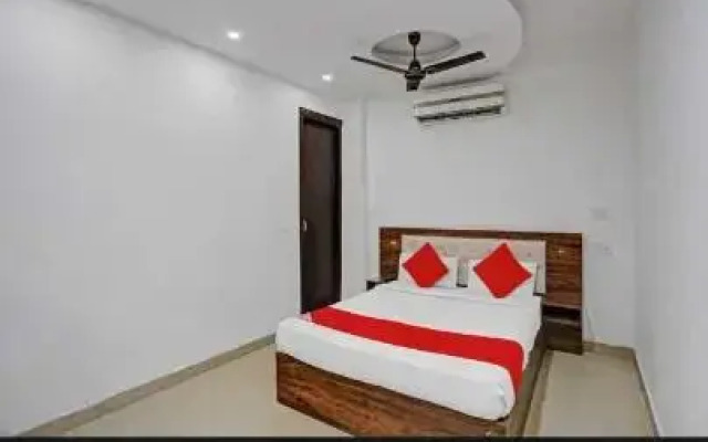 Oyo Flagship 808177 Hotel Red Carmine