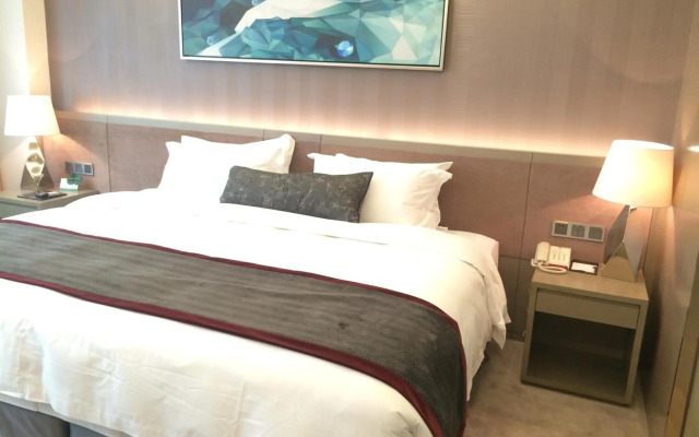 Shenzhen Baoan PLUS Gems Cube Hotel